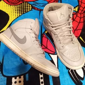 Jordan 1 mid